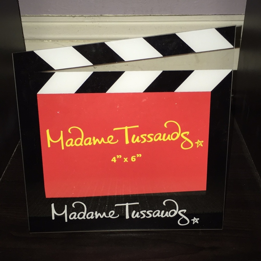 🆕 Madame Tussaud’s clapboard picture frame